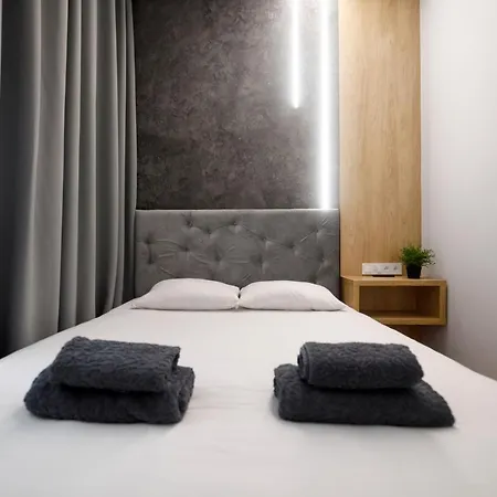 Royal On Hmelnytskogo 37