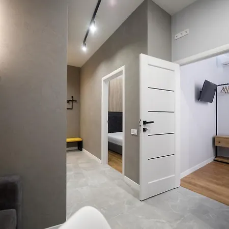 Royal On Hmelnytskogo 37 Lviv