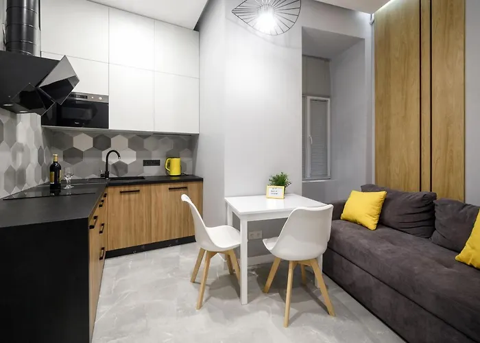 Royal On Hmelnytskogo 37