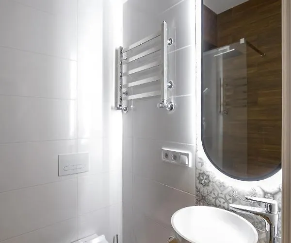 Royal On Hmelnytskogo 37 *